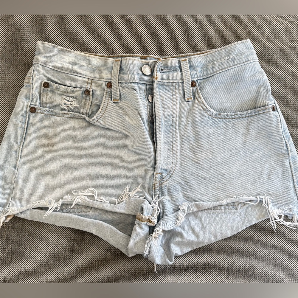 Levi’s 501 high rise shorts - size 26